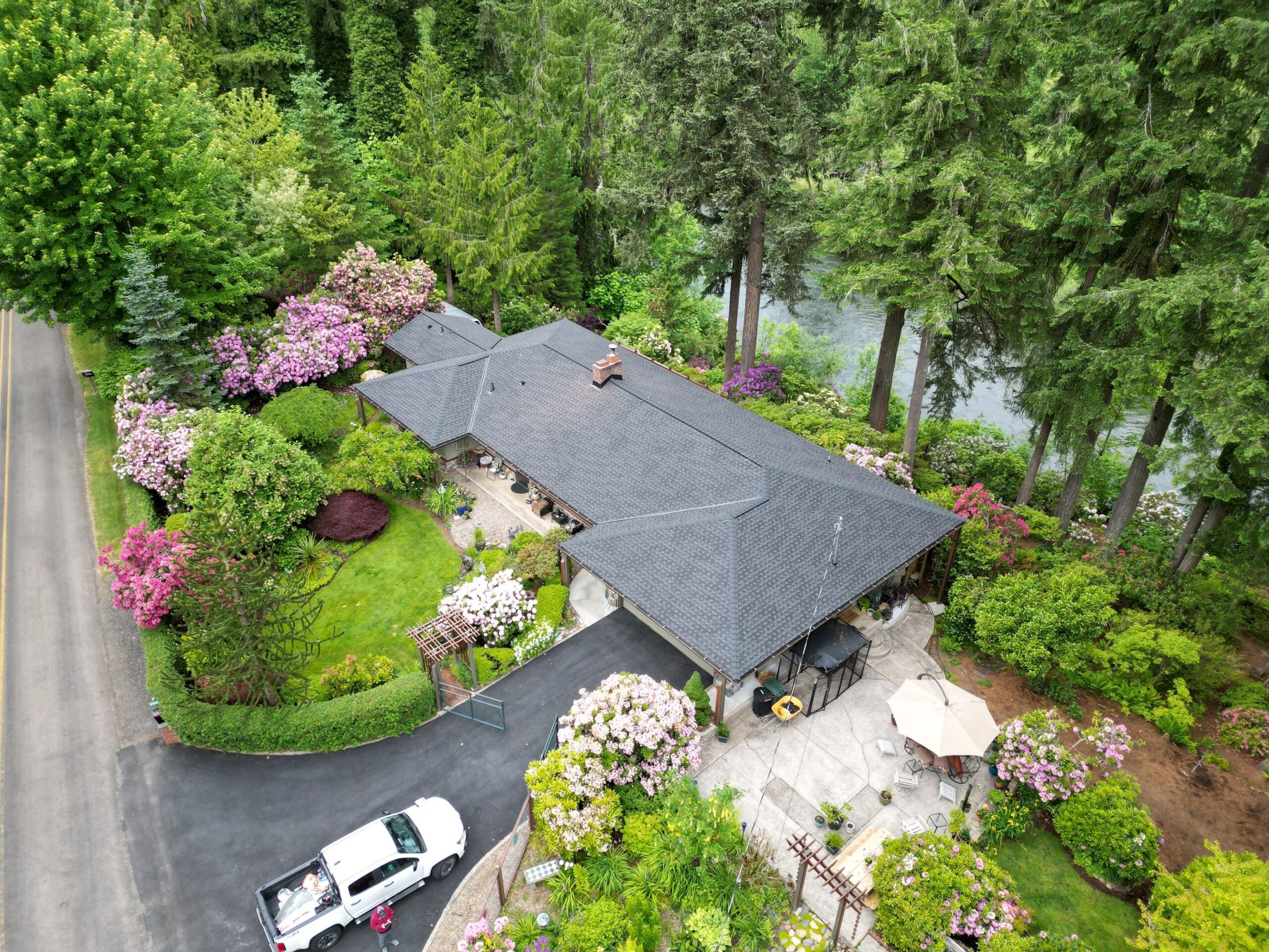 Pressure Point Roofing Eugene, LLC. team performing a high-quality roofing installation in Roseburg OR